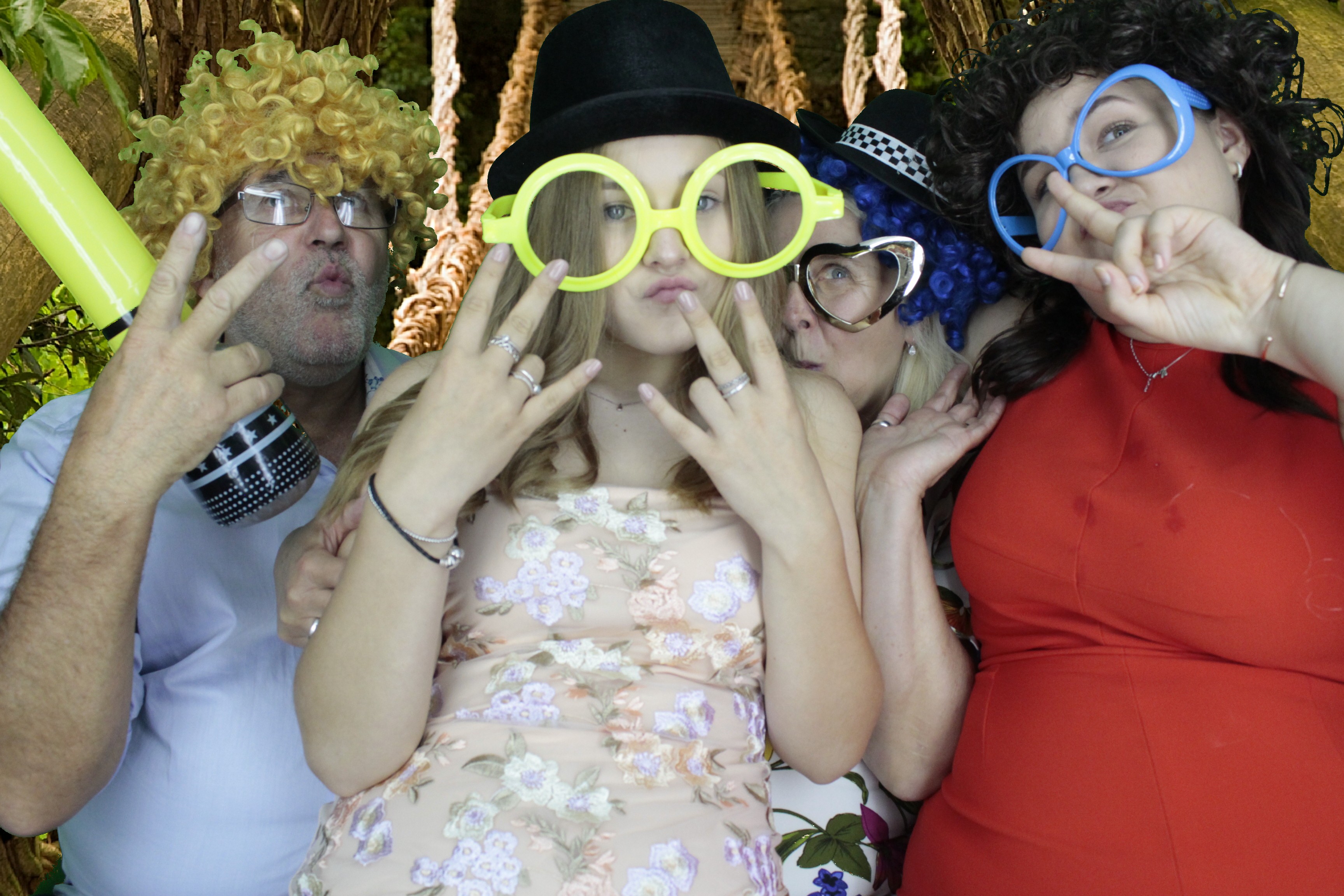 Mr & Mrs Brooks | View more photos from the event at gallery.myphotoboothexperience.co.uk/u/MyPhotoBoothExperienceLtd/Mr-Mrs-Brooks